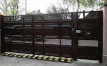 Чем закрыть низ ворот от животных: убираем щель под откатной створкой