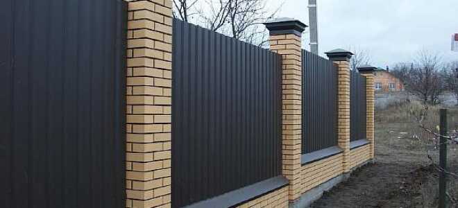 Забор и ворота с калиткой из профнастила: пошаговая инструкция