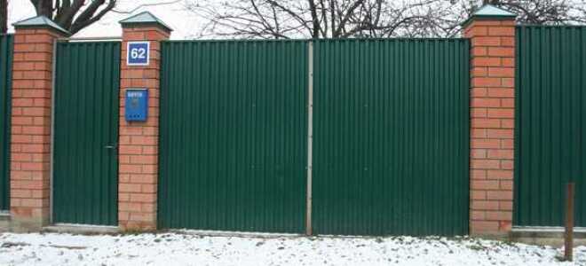 Как правильно крепить профнастил на забор: выбираем саморезы