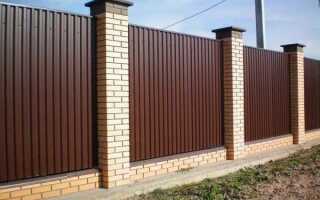 Расстояние между столбами забора из профнастила: расчет для рабицы