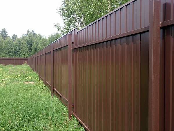 Столбы для забора из профнастила