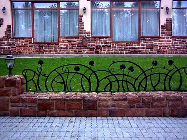 Камень с металлом