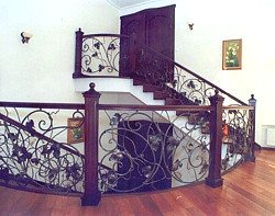 Ажурное металлическое ограждение лестницы Ажурное металлическое ограждение лестницы
