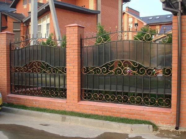 Забор из поликарбоната своими руками
