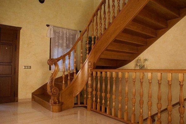 Эта красота создана не в домашних условиях, но при помощи самых обычных ручных инструментов