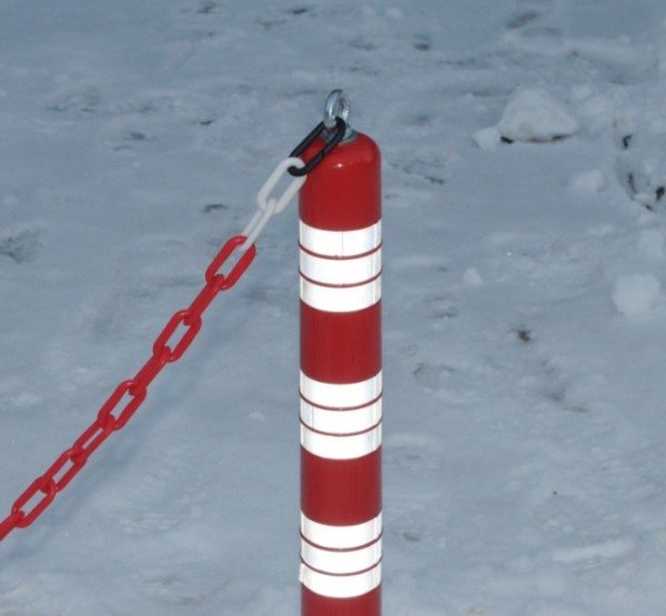 На фото цветные пластиковые цепи На фото цветные пластиковые цепи