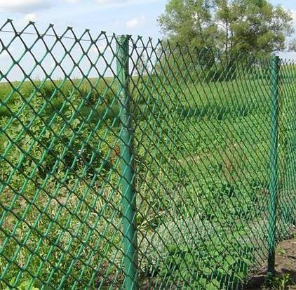 Пластиковые трубы для забора – это самое экономичное решение для дачи Пластиковые трубы для забора – это самое экономичное решение для дачи