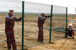 Установка полимерного забора Установка полимерного забора