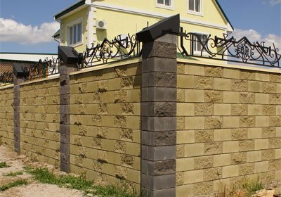 Забор из декоративного шлакоблока Забор из декоративного шлакоблока