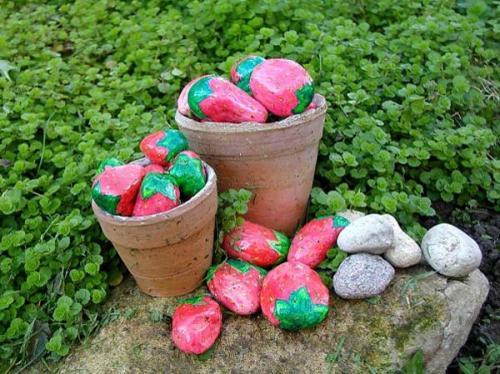 клубника из камней